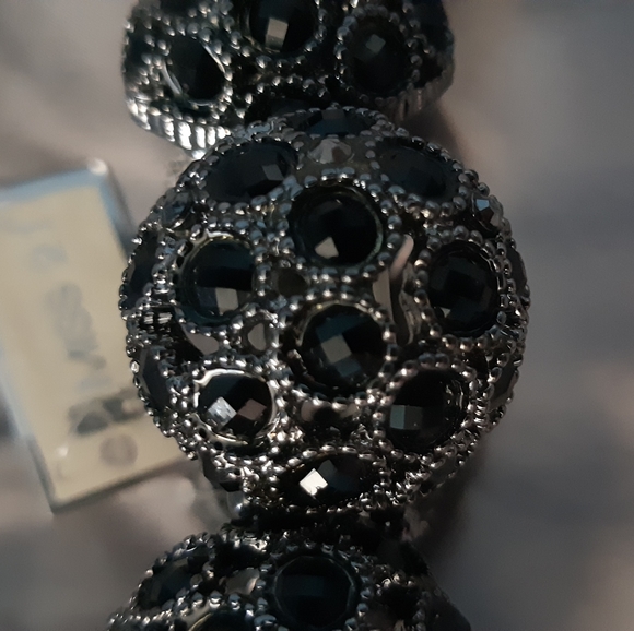 NWT Silver & Black Chunky Oversized Bracelet - OS - Picture 4 of 5